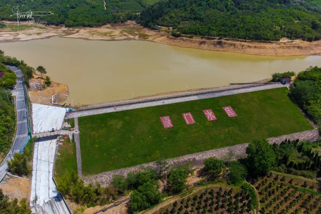 航拍余杭康门水库水质堪比黄河水位也不高