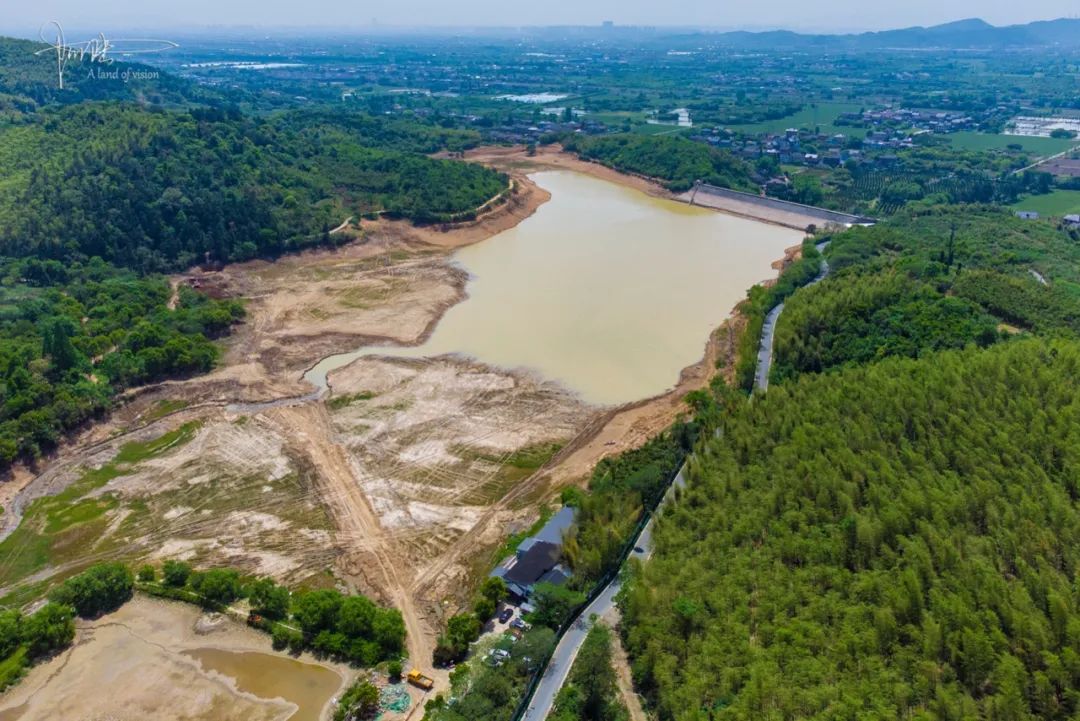 航拍余杭康门水库水质堪比黄河水位也不高