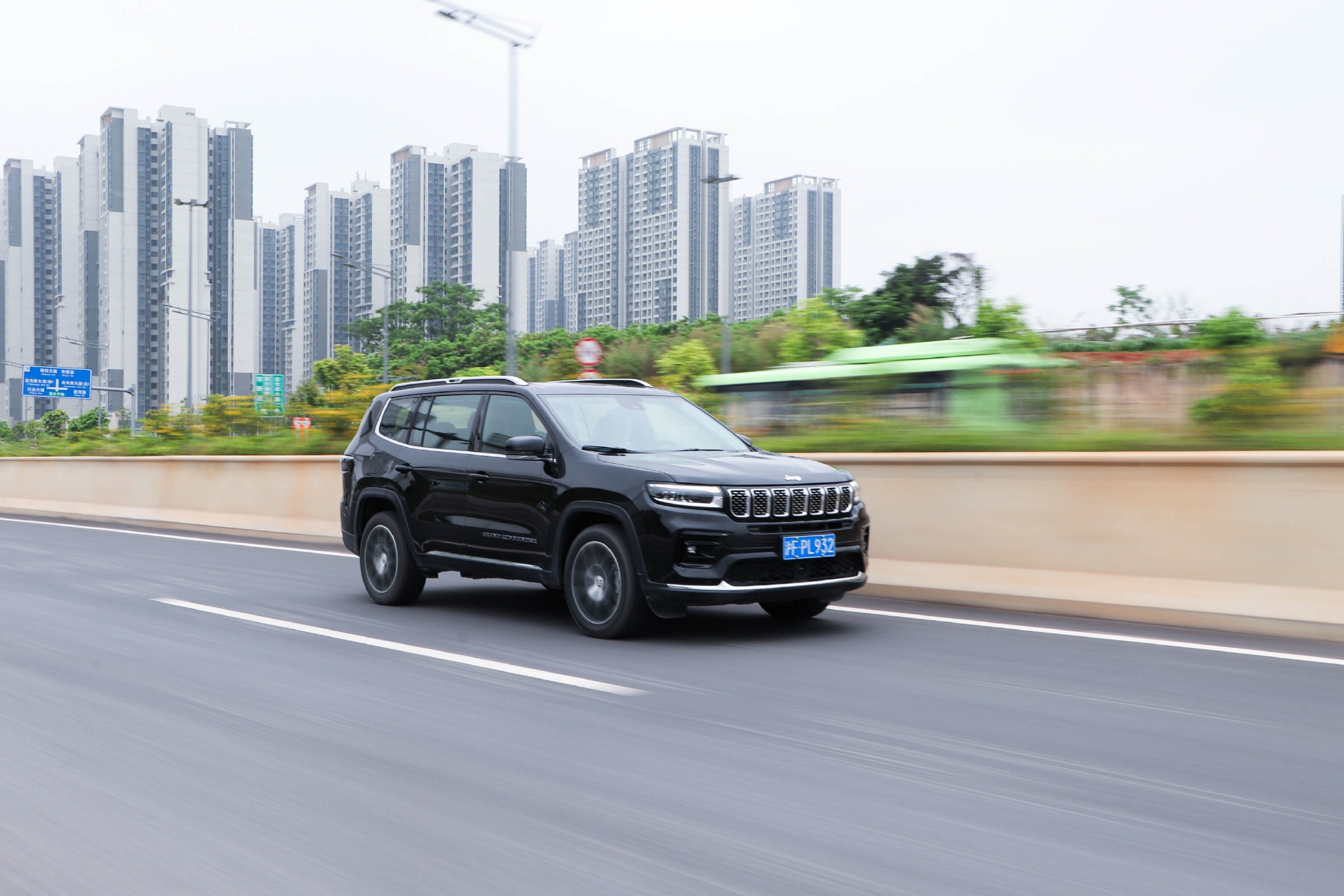 试驾jeep新大指挥官一款外刚内柔且不乏野性的城市suv