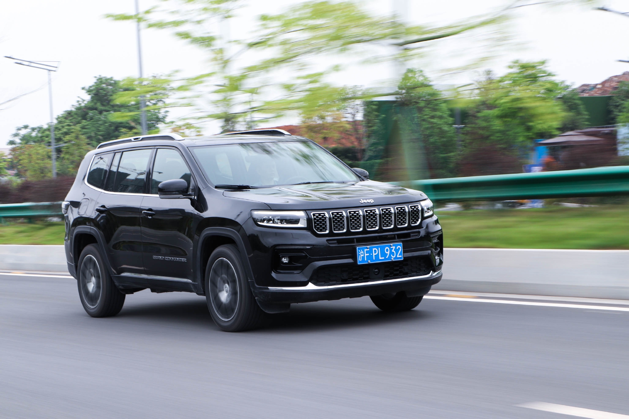 试驾jeep新大指挥官一款外刚内柔且不乏野性的城市suv