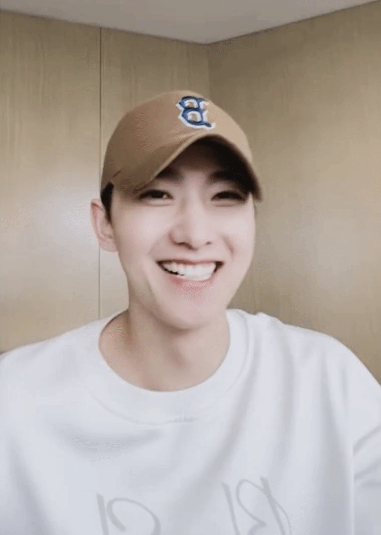 杨洋直播素颜状态太棒了白嫩白嫩的好像软软白白的糯米团子