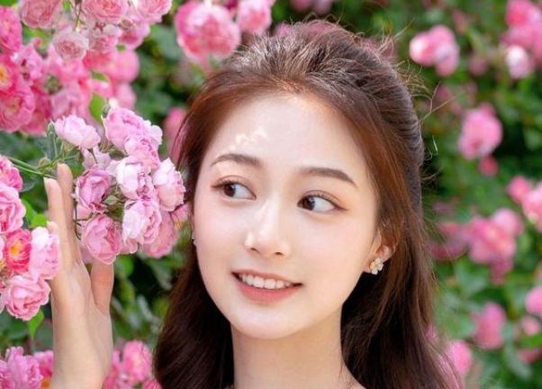 女生“上大学”和“没上大学”，究竟有多大的区别？答案有点扎心休闲区蓝鸢梦想 - Www.slyday.coM