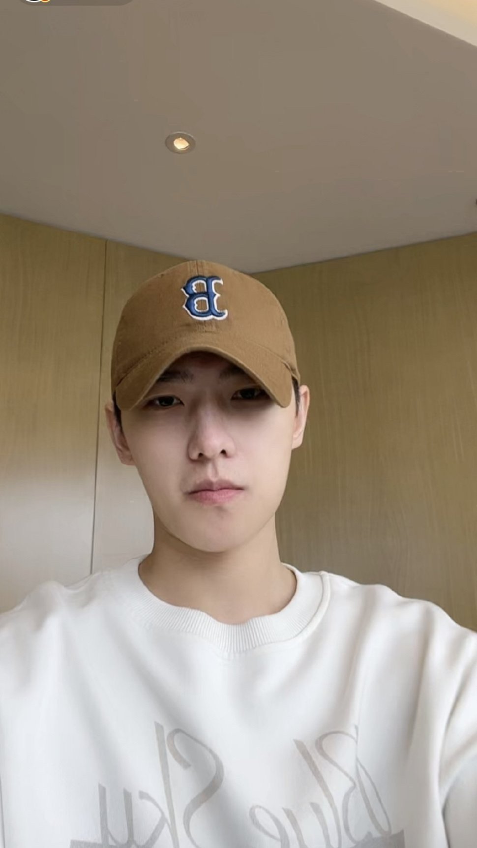 杨洋直播生图宝子们纯素颜状态啊是真的好帅杨洋