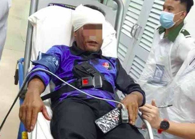 好心男子车祸现场帮忙救援,却遭死者家属持木棍暴打到满头血休闲区蓝鸢梦想 - Www.slyday.coM 好心男子车祸现场帮忙救援,却遭死者家属持木棍暴打到满头血休闲区蓝鸢梦想 - Www.slyday.coM