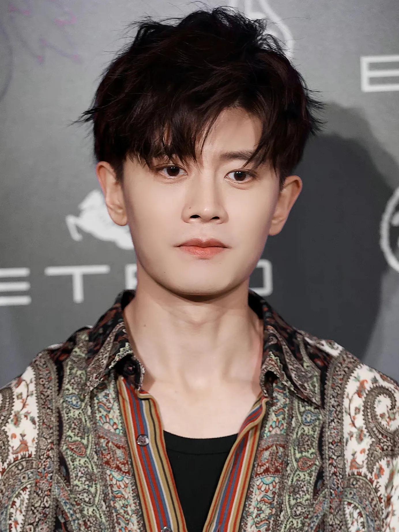 脸上有痣的几位明星:任嘉伦苏感十足,王一博性感,朱一龙最特别