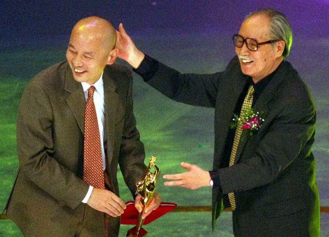 葛优妻子带男童逛街,夫妻丁克30多年,是老来得子还是另有隐情?休闲区蓝鸢梦想 - Www.slyday.coM 葛优妻子带男童逛街,夫妻丁克30多年,是老来得子还是另有隐情?休闲区蓝鸢梦想 - Www.slyday.coM