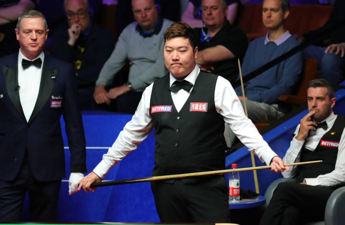 颜丙涛创4大纪录,夺冠第5热门,人民日报 央视祝贺__财经头条