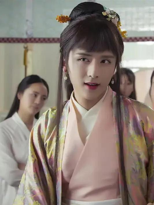 当男明星男扮女装任嘉伦许凯毫无违和感直到看到成毅太惊艳