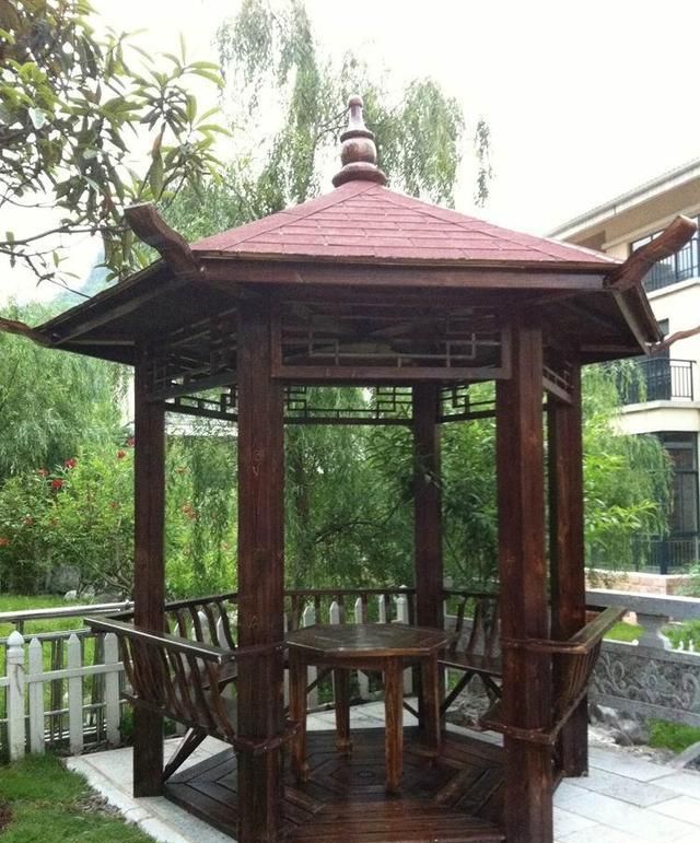 心理测试碰到暴雨你选哪个避雨亭测你困难时谁对你不离不弃