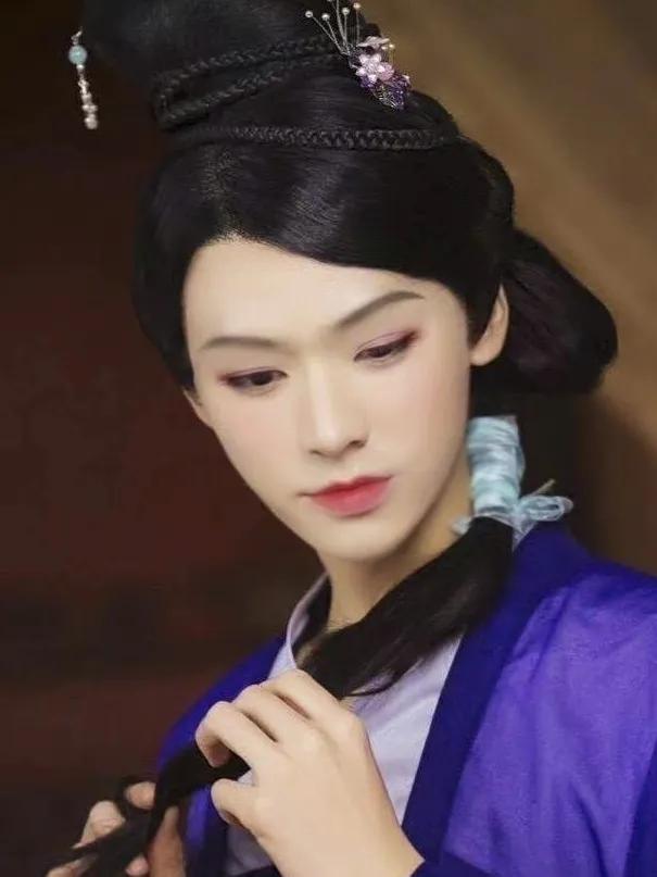 当男明星男扮女装:任嘉伦许凯毫无违和感,直到看到成毅太惊艳!