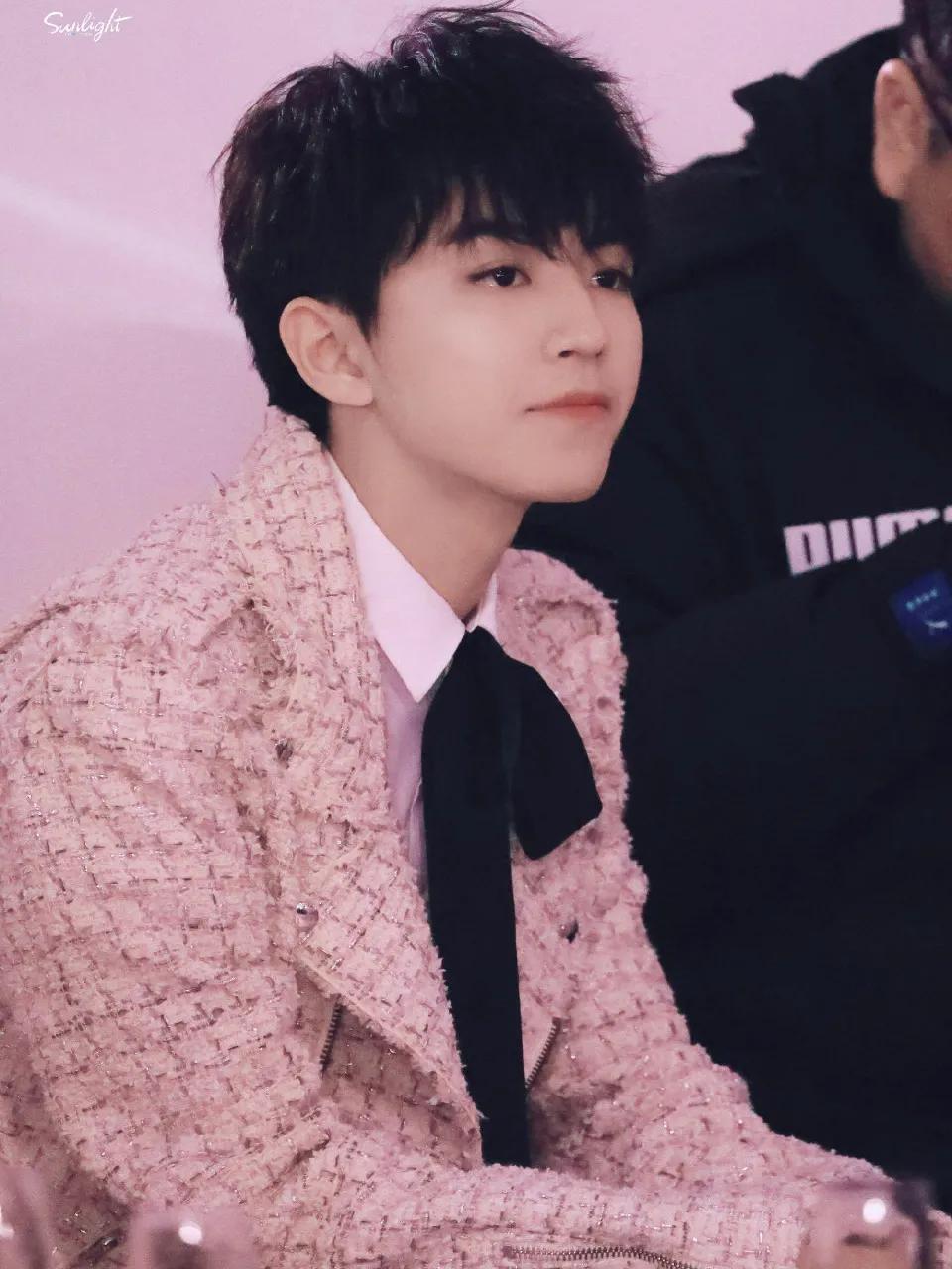 王俊凯不得不说的是真的很好看,以后也可以多来点这种类型的尝试,挺不