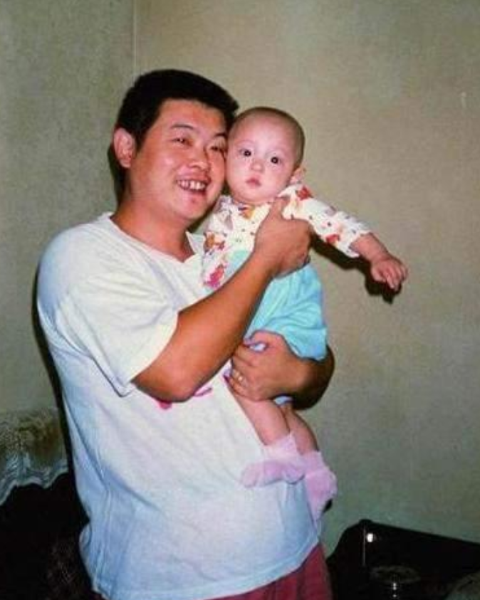 葛优妻子带男童逛街,夫妻丁克30多年,是老来得子还是另有隐情?休闲区蓝鸢梦想 - Www.slyday.coM 葛优妻子带男童逛街,夫妻丁克30多年,是老来得子还是另有隐情?休闲区蓝鸢梦想 - Www.slyday.coM