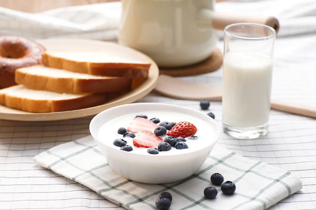 酸奶盒上没有这3个字，最好不要买！很可能就是“假酸奶”，看你中招没~休闲区蓝鸢梦想 - Www.slyday.coM