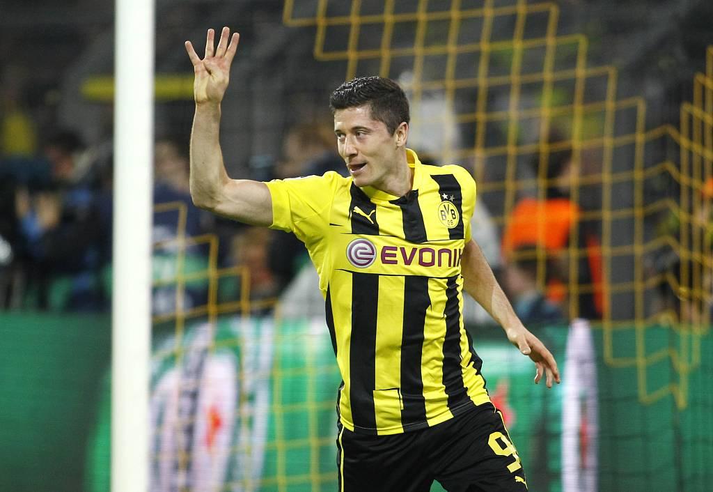 九年前的今天莱万欧冠半决赛大四喜多特主场41击败皇马