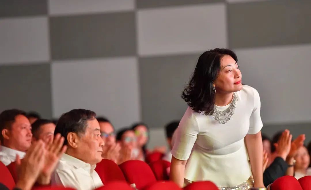 接手千亿家产40岁娃哈哈千金被催婚连王思聪都扯上了