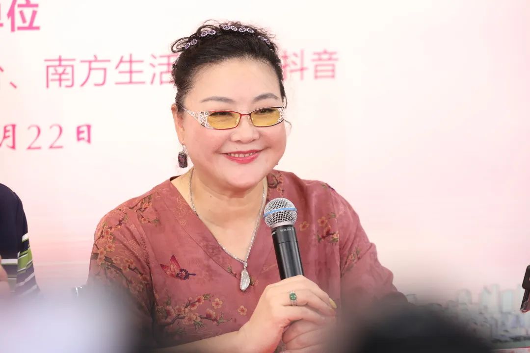 黄伟香老师暨南大学附属第一医院运动医学中心主任李劼若医生讲述了