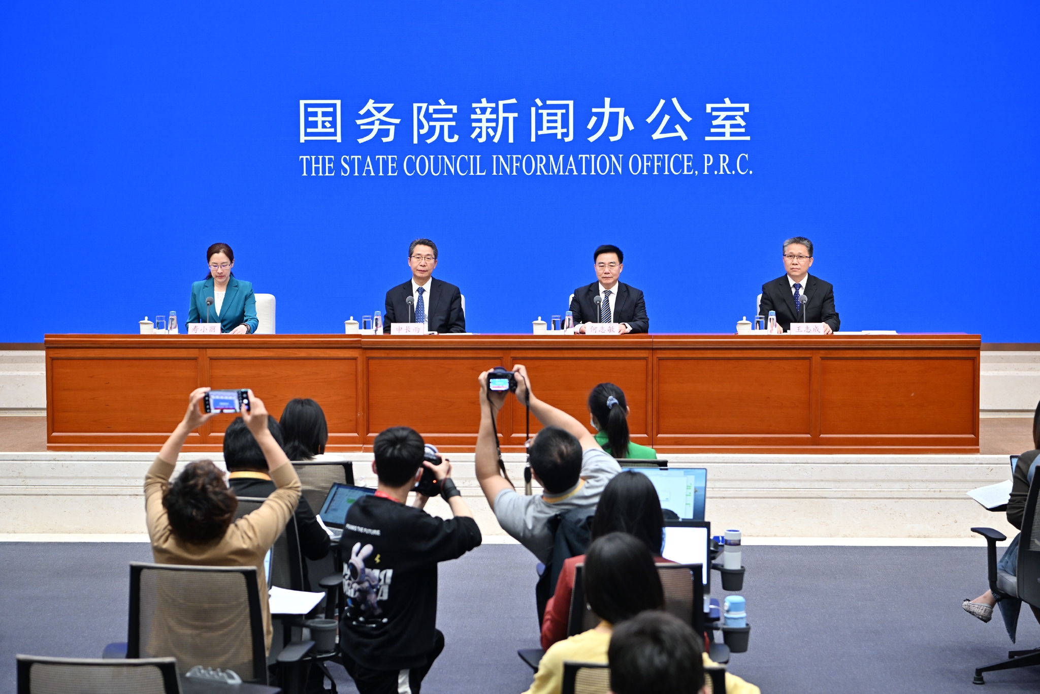 产权局局长申长雨,国家知识产权局副局长何志敏,中宣部版权管理局局长