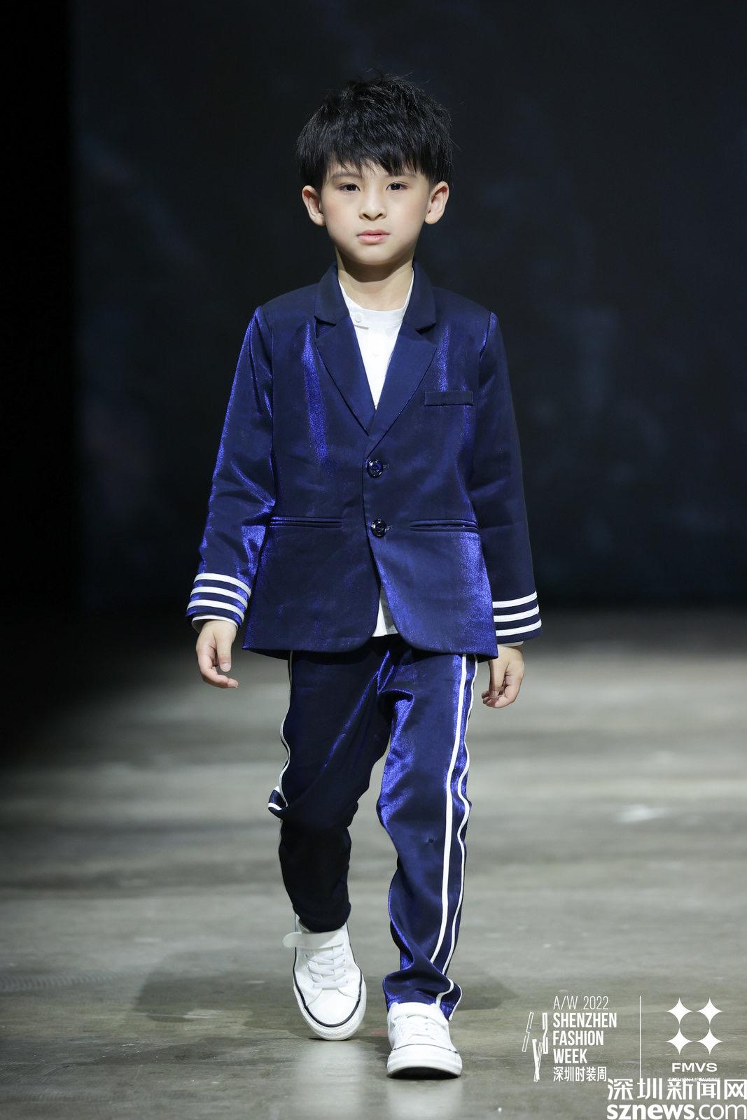 传达爱与被爱深圳时装周上演浓浓海军风童装大秀