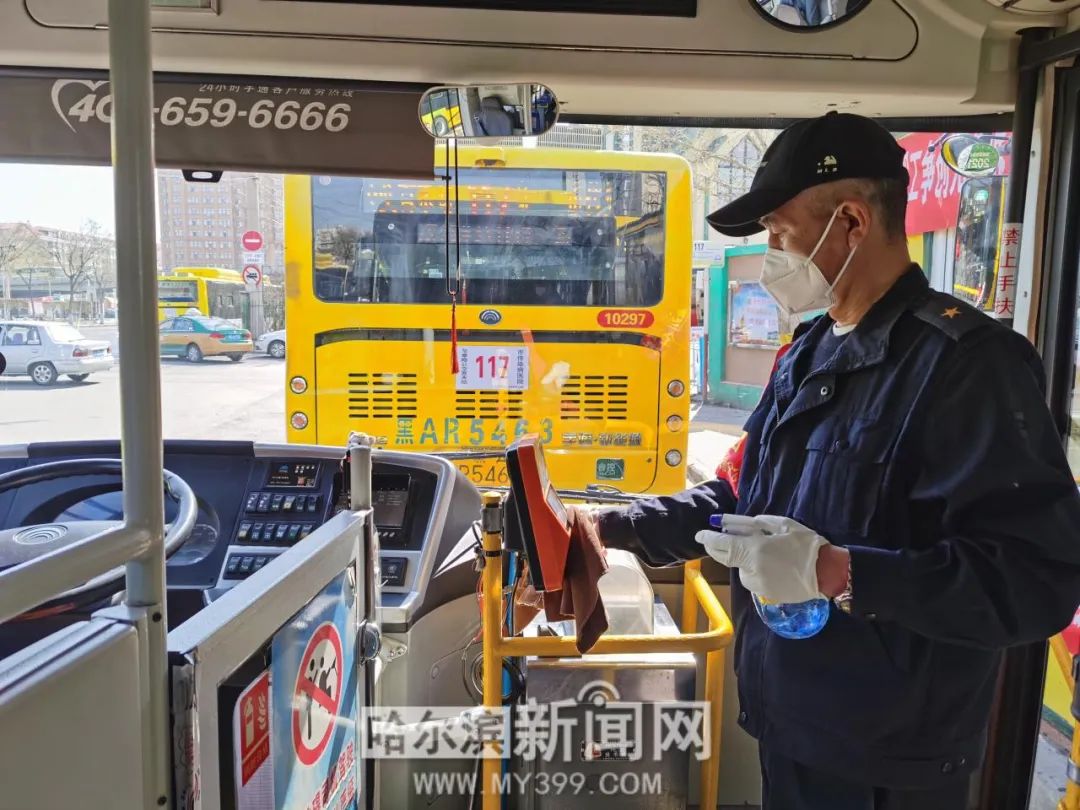 大客流线路早晚高峰公交加密发车,重要时段双车联动并发|哈尔滨市