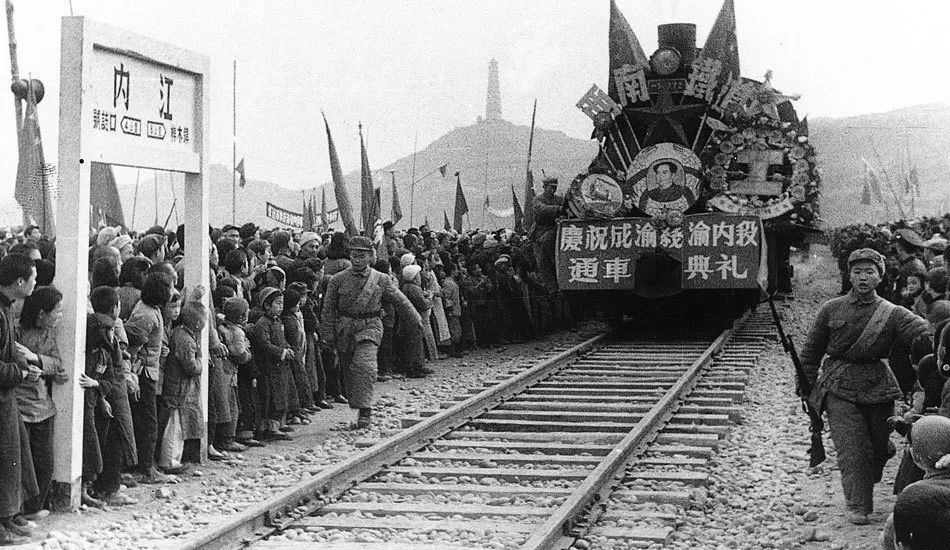 1951年12月5日，成渝铁路重庆至内江段开通。
