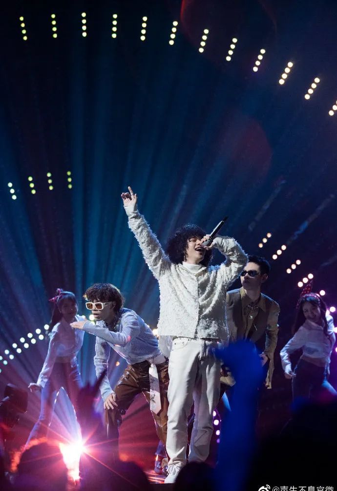 庆祝香港回归25周年  众星云集《声生不息•港乐季》休闲区蓝鸢梦想 - Www.slyday.coM