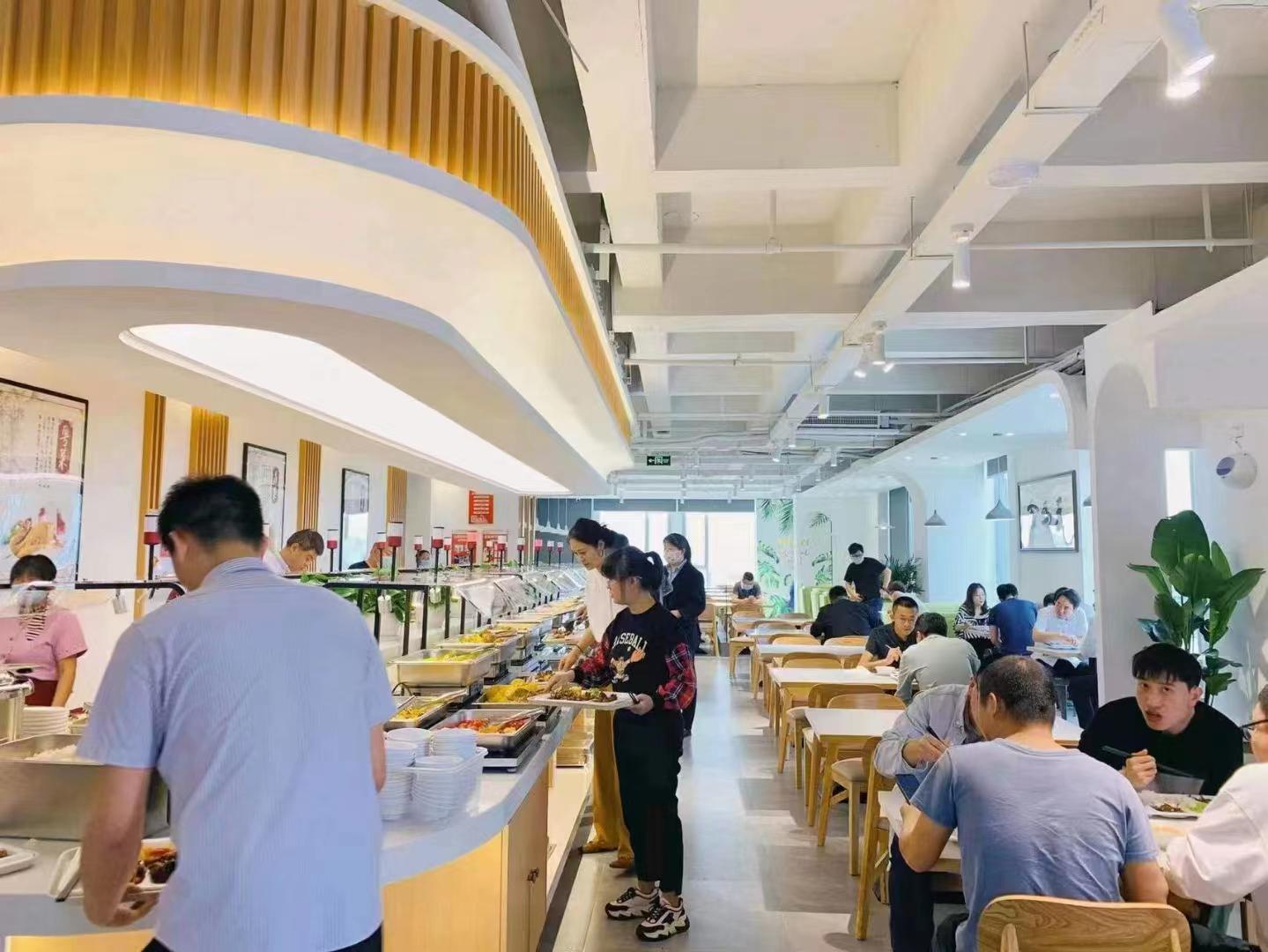 让人们吃上放心的美食,享受丰盛的人生!康民餐饮布局团餐获佳绩__财经头条