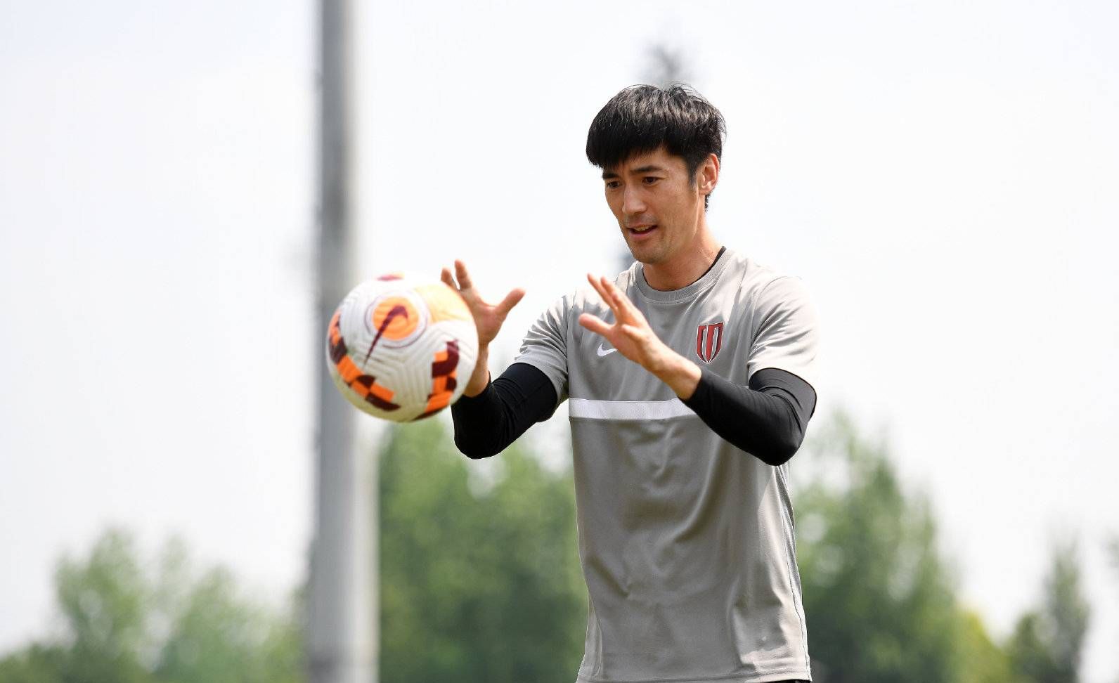 成都门将竞争更激烈,上赛季主力闹离奇乌龙|张一诺|耿晓峰|门将_新浪