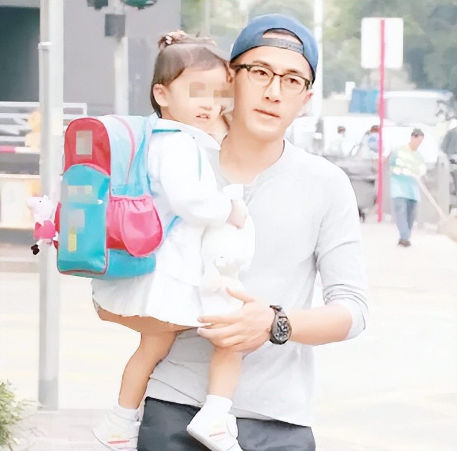 刘丹曝孙女小糯米近况称每次和爸爸分开都会哭杨幂引网友热议