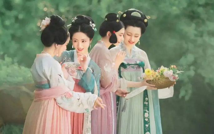 她比皇帝大18岁，又老又丑，她却成了皇帝的魂，她死皇帝也跟着死休闲区蓝鸢梦想 - Www.slyday.coM