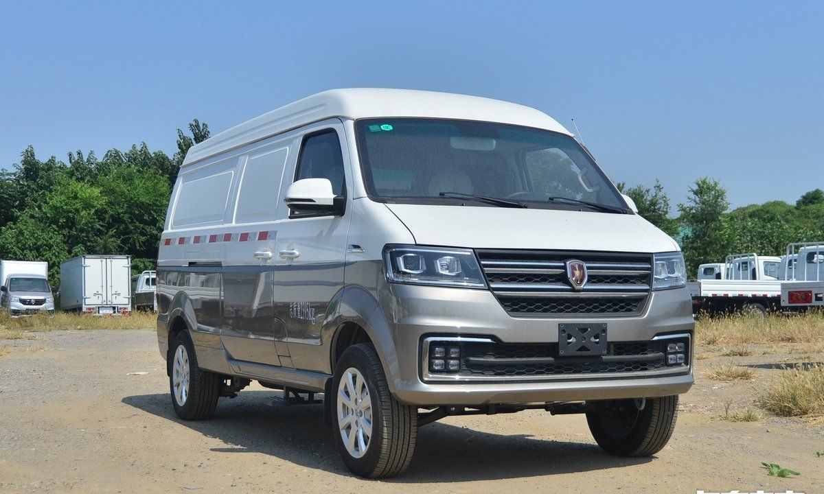 中巴模样的货车见过吗不仅能拉货最多可承载6个人