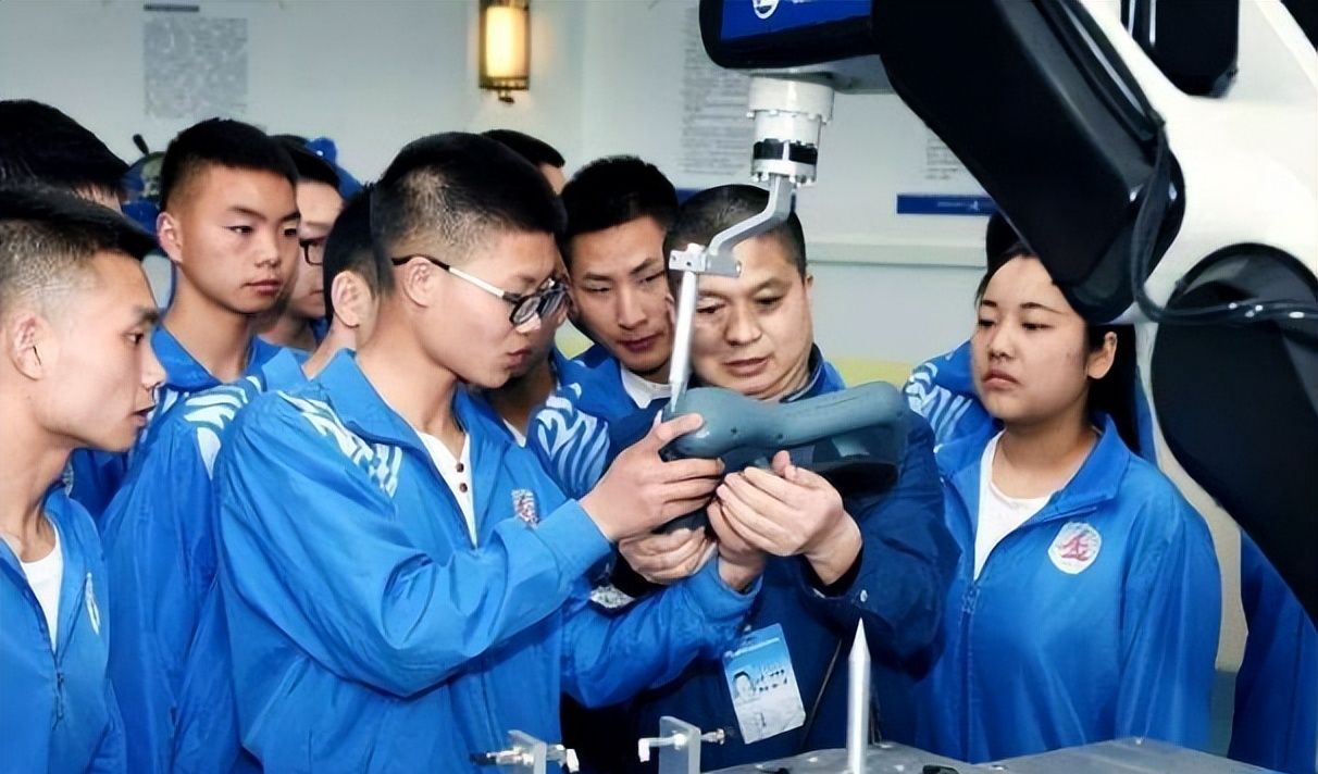 取消初中毕业后普职分流，预计5月1日起实施，幸福来得太突然了休闲区蓝鸢梦想 - Www.slyday.coM