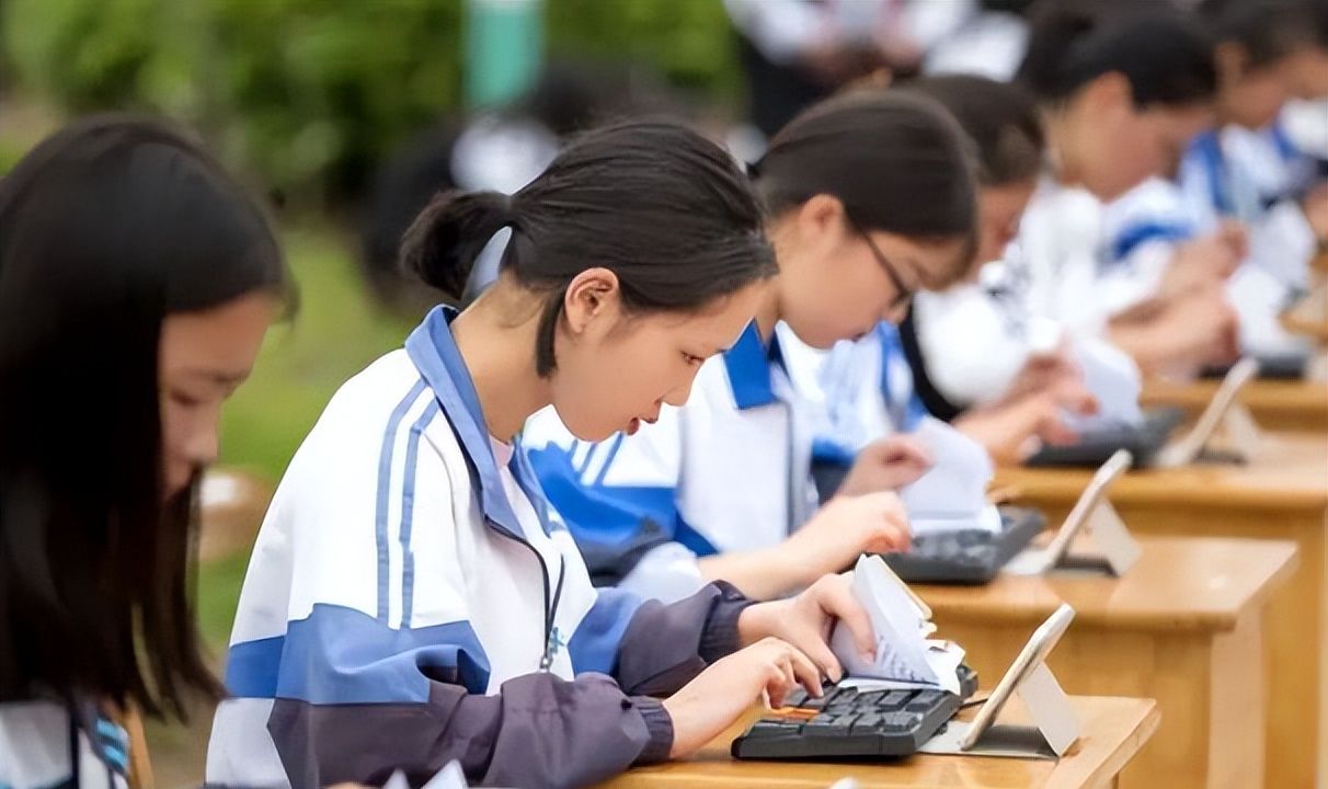 取消初中毕业后普职分流，预计5月1日起实施，幸福来得太突然了休闲区蓝鸢梦想 - Www.slyday.coM