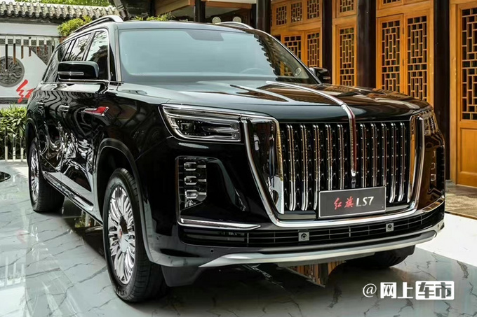 作为品牌旗舰suv,红旗ls7外观延续家族式设计语言,前脸采用大尺寸竖条