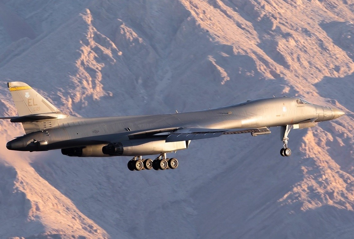 看来是废了美b1b轰炸机燃起大火枪骑兵为何事故频频