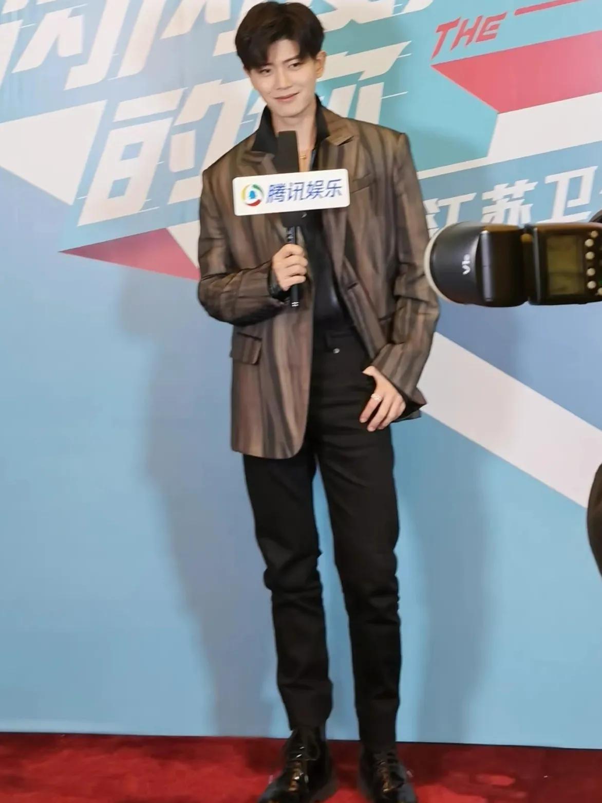 明星颜值高比例不好是硬伤,这几位男明星的全身照比例太完美!