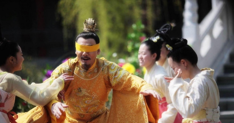 她比皇帝大18岁，又老又丑，她却成了皇帝的魂，她死皇帝也跟着死休闲区蓝鸢梦想 - Www.slyday.coM