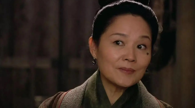 她比皇帝大18岁，又老又丑，她却成了皇帝的魂，她死皇帝也跟着死休闲区蓝鸢梦想 - Www.slyday.coM