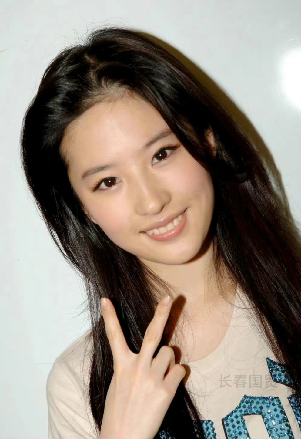 刘亦菲青涩旧照曝光长发披肩清纯甜美