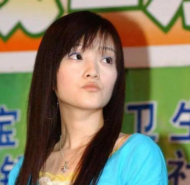 李小璐被嘲垫鼻梁“透光”,本人大胆回应,网友:她之前是塌鼻梁休闲区蓝鸢梦想 - Www.slyday.coM 李小璐被嘲垫鼻梁“透光”,本人大胆回应,网友:她之前是塌鼻梁休闲区蓝鸢梦想 - Www.slyday.coM