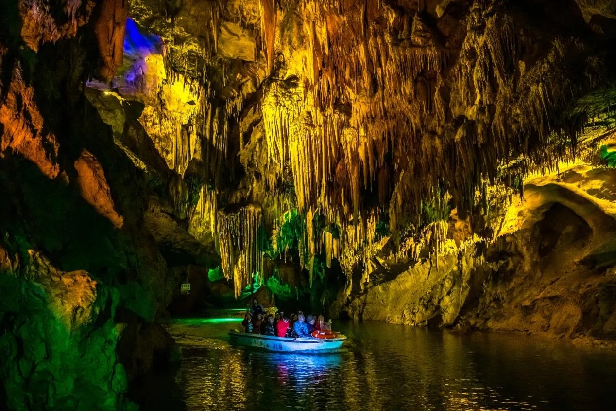 辽宁被誉为人间独一此洞天的景点是世界第一长地下充水溶洞