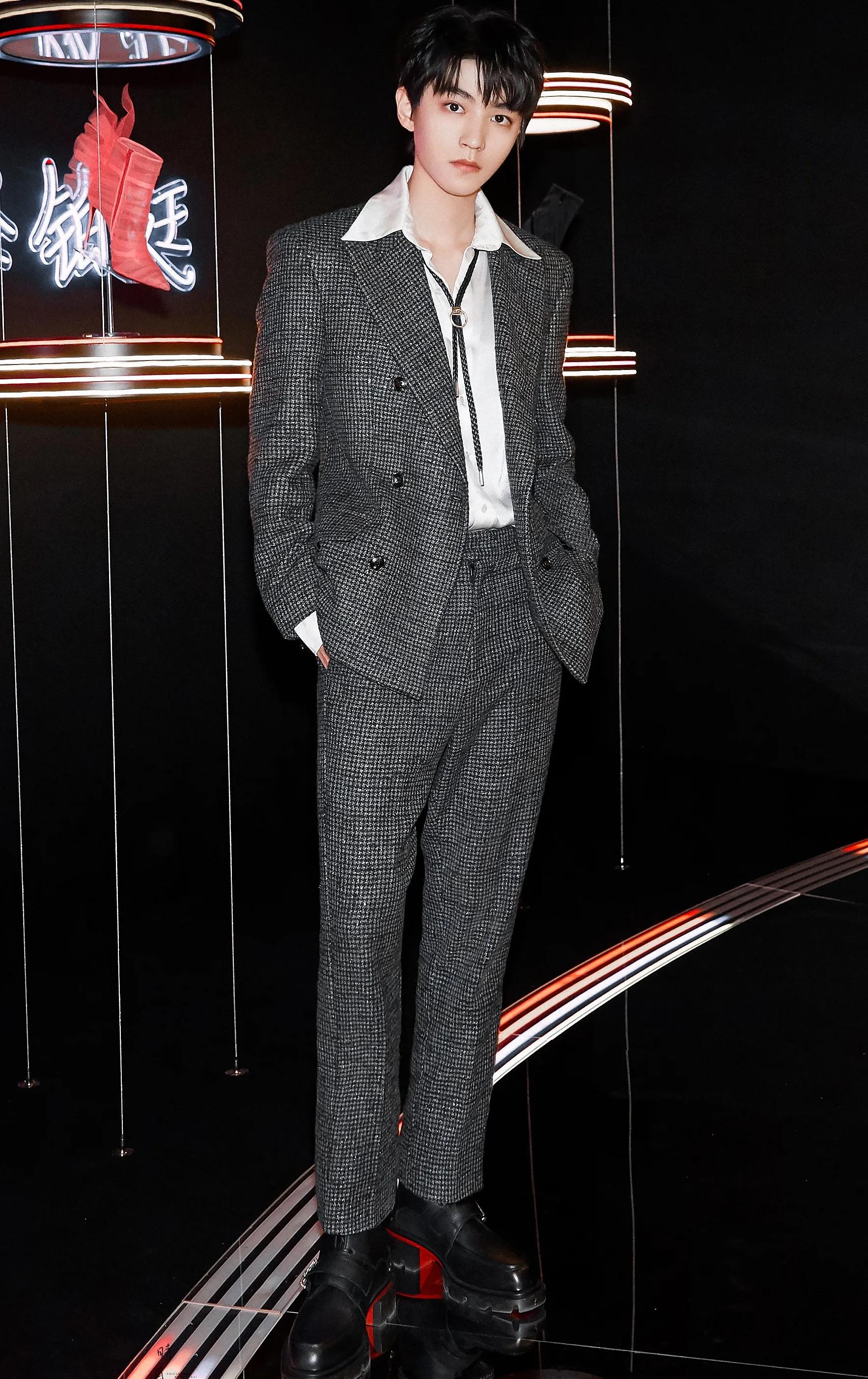 明星颜值高比例不好是硬伤,这几位男明星的全身照比例太完美!