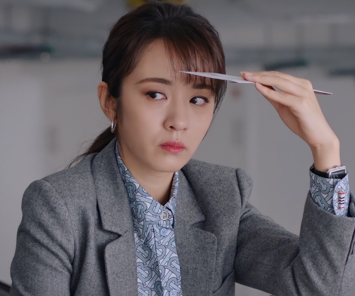 王晓晨饰演的,陈晓算是人气很高的一位当红小生了,虽然这一次在剧中的