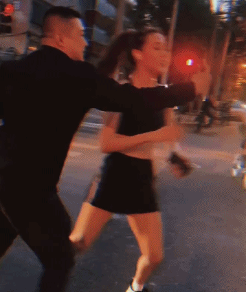 冠军谷爱凌也被吓到啦！穿露脐装秀马甲线，被陌生男子拦住太吓人休闲区蓝鸢梦想 - Www.slyday.coM