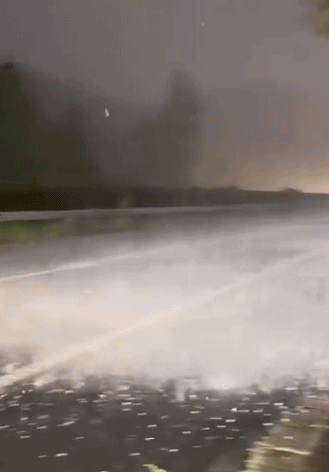 上海暴雨来袭场面壮观！江淮气旋腔势哈浓，局地下冰雹！休闲区蓝鸢梦想 - Www.slyday.coM