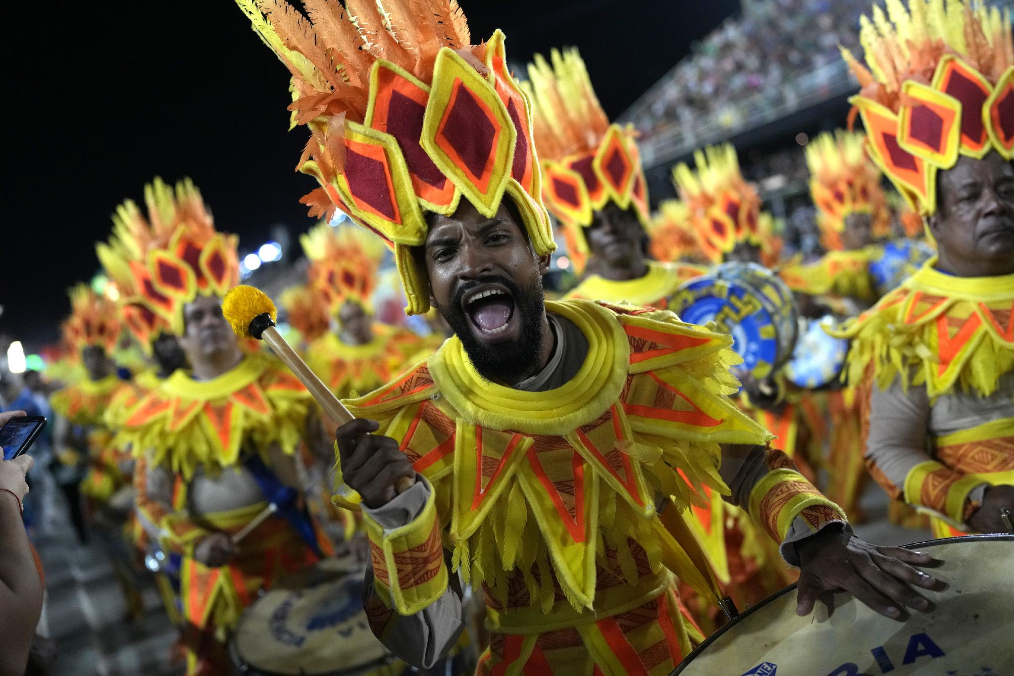 巴西多地举行狂欢节