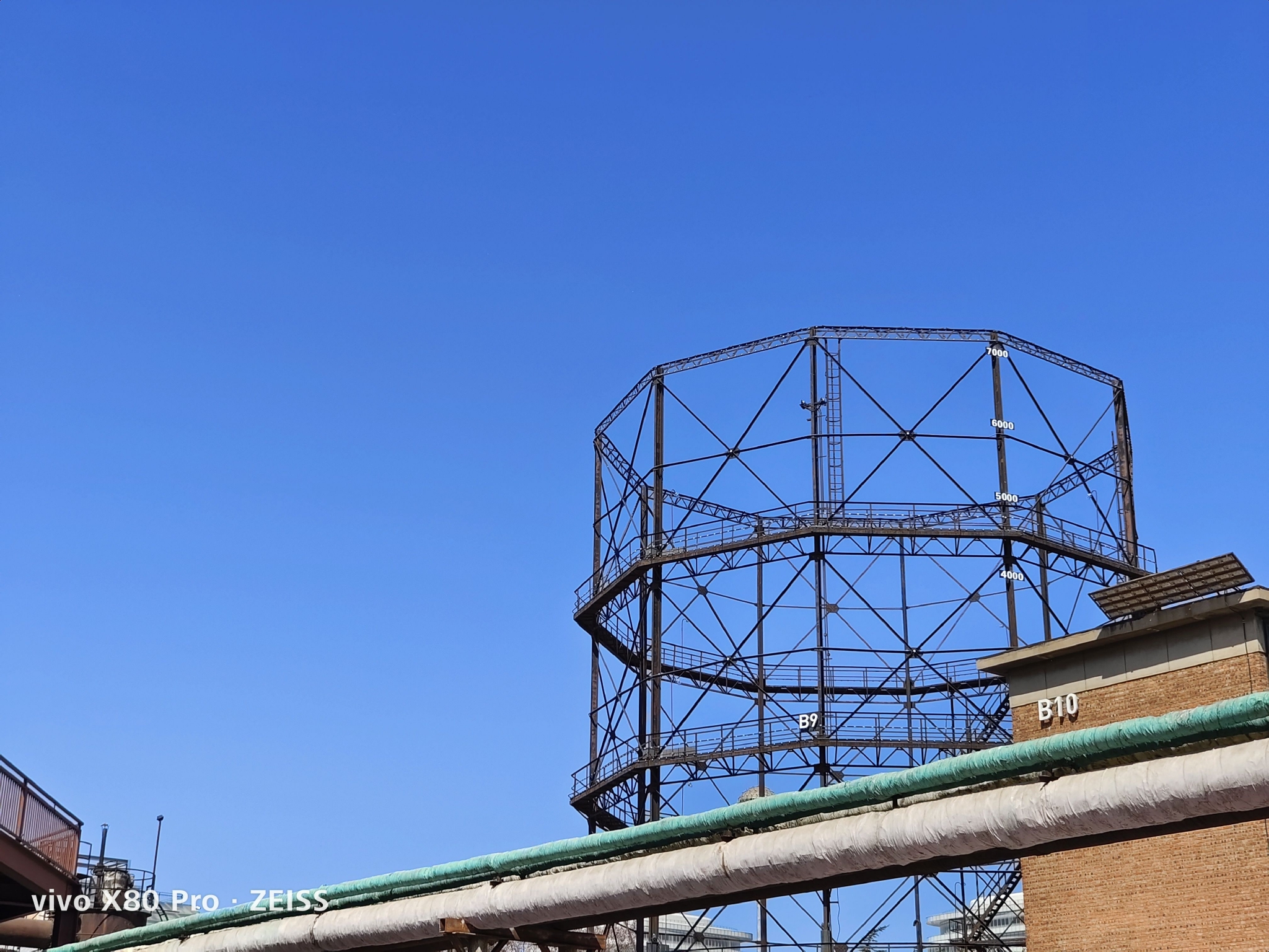 vivo X80 Pro 评测：用上全新 V1+ 自研芯片，会「再一次」成为年度影像旗舰吗？休闲区蓝鸢梦想 - Www.slyday.coM