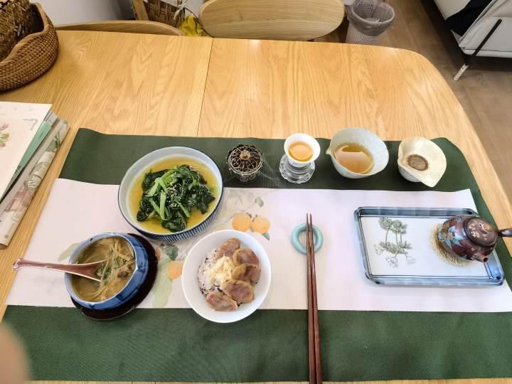 居家养鸡,阳台种菜,90后女孩将虚拟场景搬入现实生活