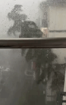 上海暴雨来袭场面壮观！江淮气旋腔势哈浓，局地下冰雹！休闲区蓝鸢梦想 - Www.slyday.coM