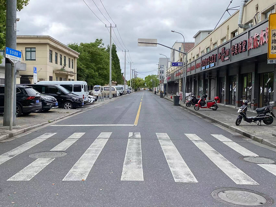 新虹街道清扫后干净的街道