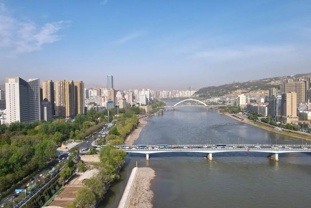 这是4月25日在黄河兰州段拍摄的黄河景色(无人机照片).